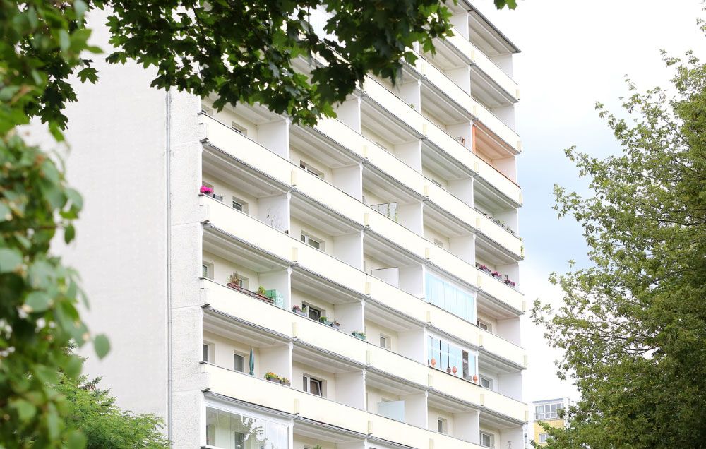 Sanierter Plattenbau in der Lichtenberger Straße in Berlin | NIVO Immobilien in Potsdam